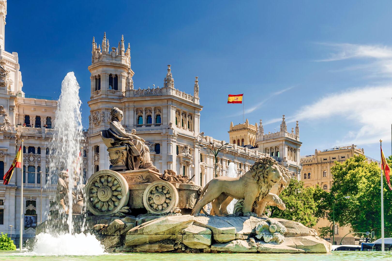Madrid billboard advertising environment and city context – view 1