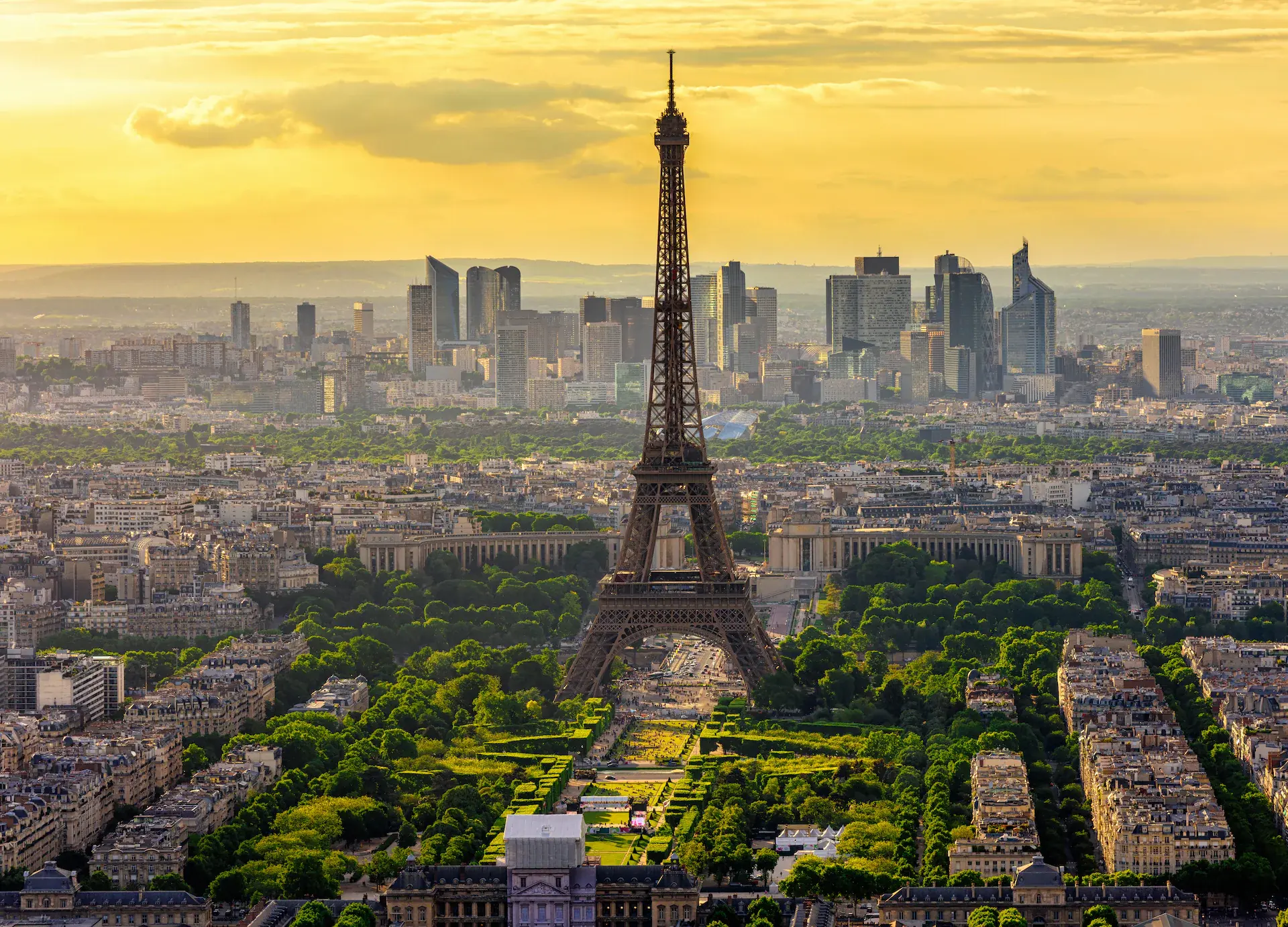 Paris billboard advertising environment and city context – view 1