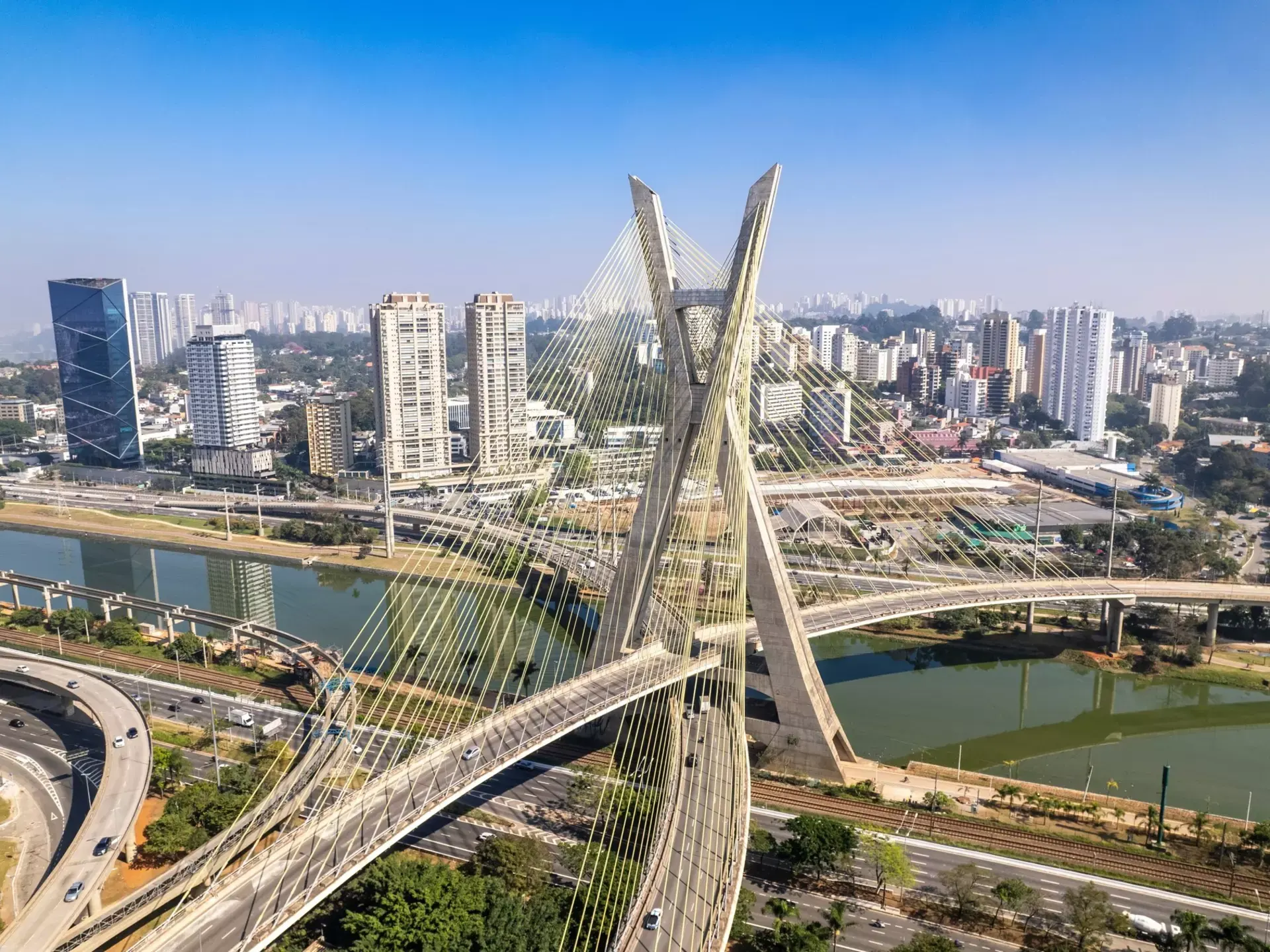 São Paulo billboard advertising environment and city context – view 1