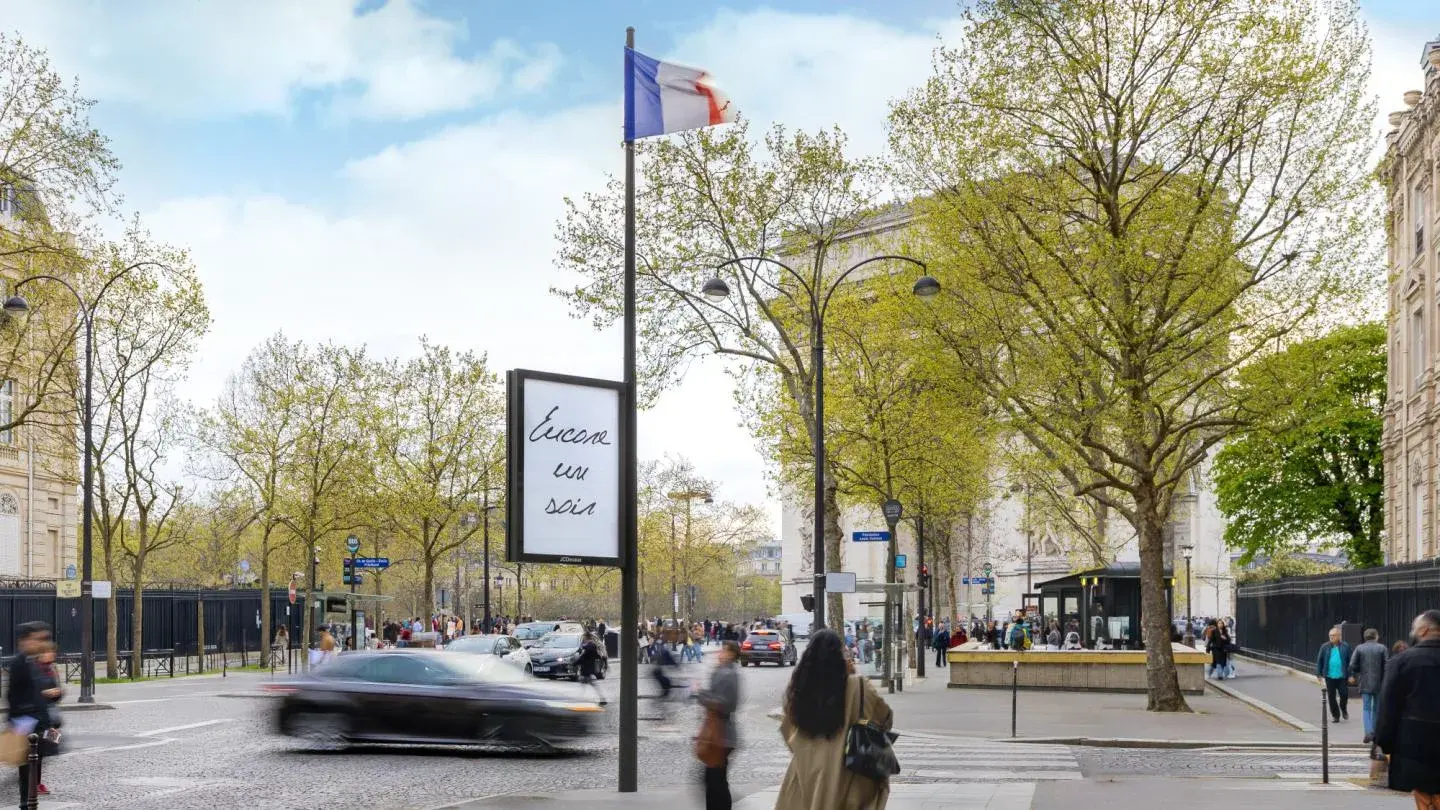 JCDecaux Wins Three CB News Awards as Céline Dion Teaser Campaign Takes Creative Honor