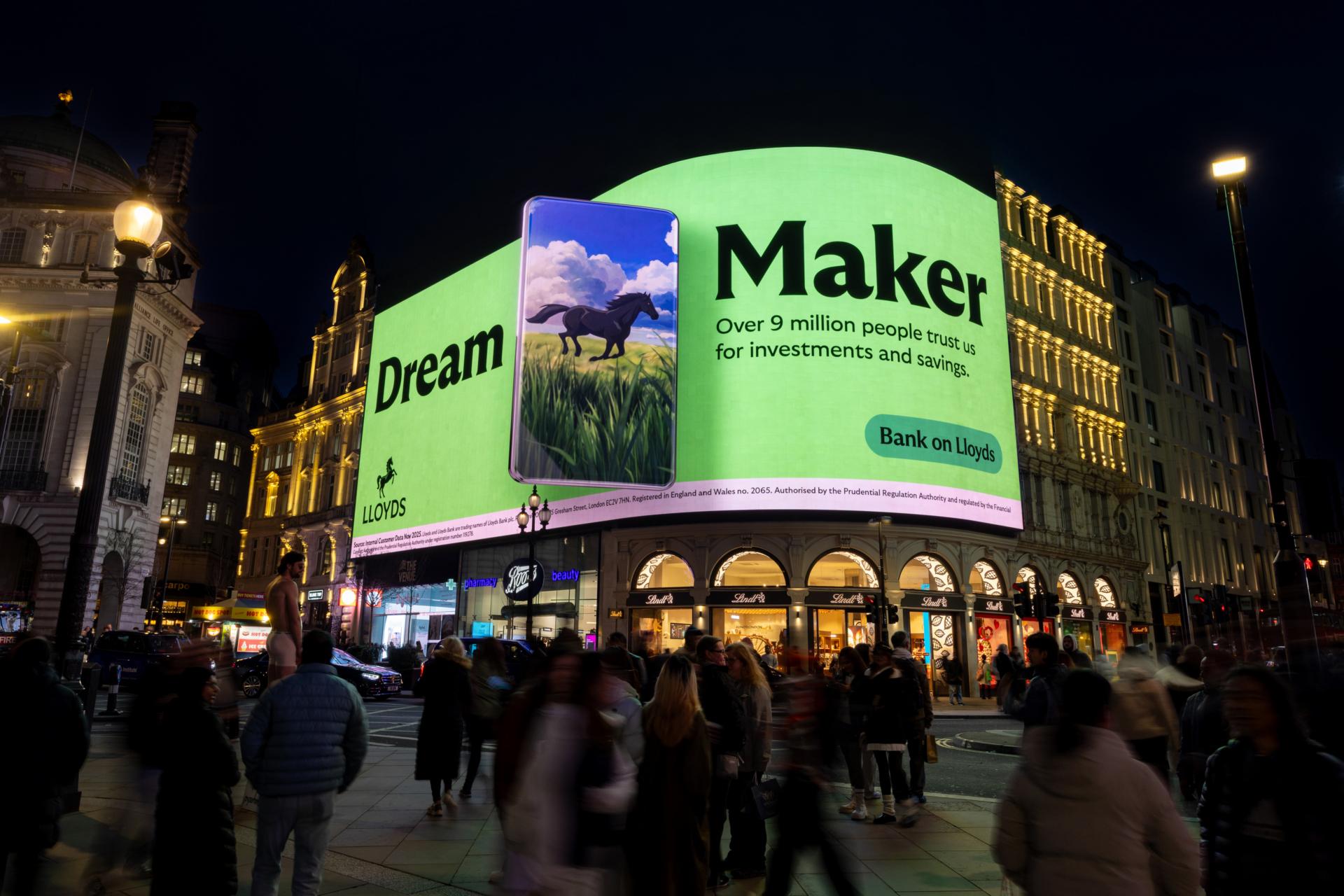 Lloyds campaign on the curved Piccadilly Lights digital screen above Piccadilly Circus